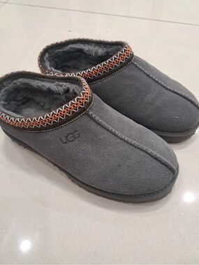 UGG Women’s Tasman Slippers - Size 9